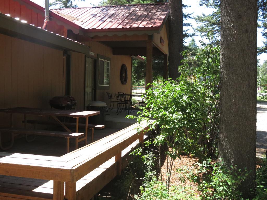 Historic Tamarack Lodge And Cabins Hungry Horse Exteriér fotografie